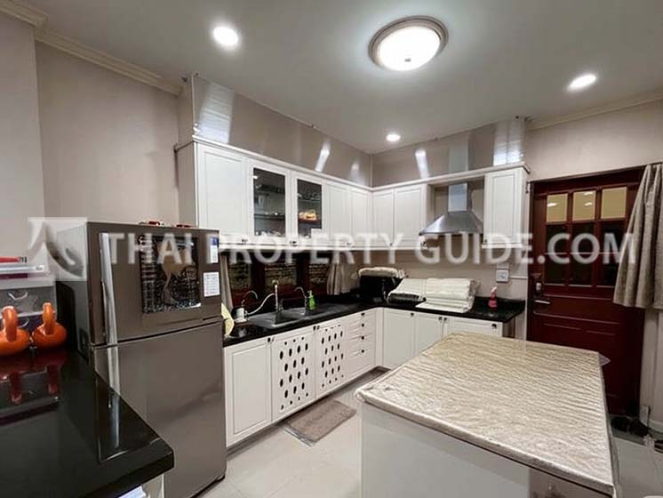 House with Shared Pool in Srinakarin 